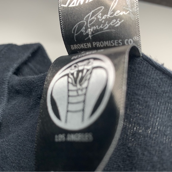 Santa Cruz Black T shirt Skull and Flames Broken Promises Skater Shirt - Picture 5 of 14